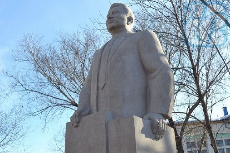 Памятник Жумабеку Ташенову в Петропавловске