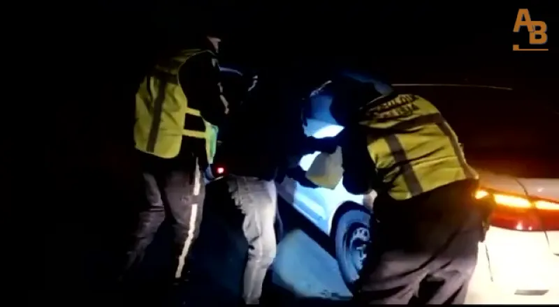 Семью с детьми спасли на дороге актюбинские полицейские