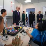 Президент Казахстана и королевская чета Бельгии посетили центр детской реабилитации в Астане
