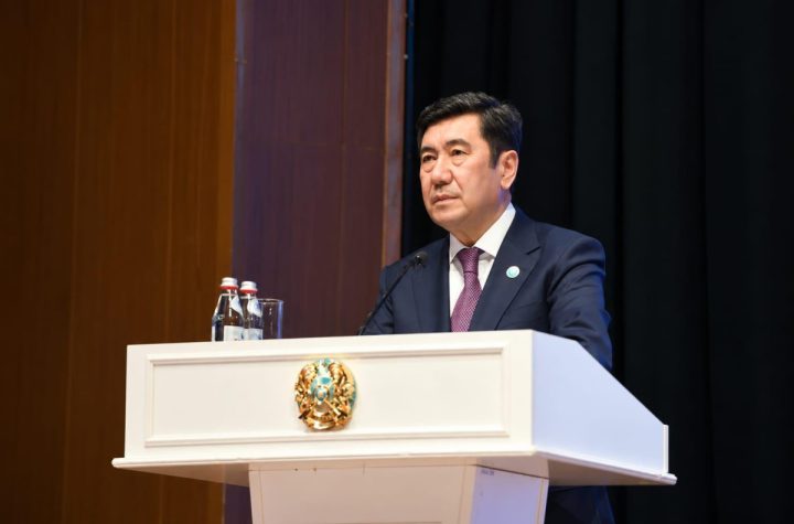 Глава государства призвал укреплять ценности Конституции и «Таза Қазақстан»